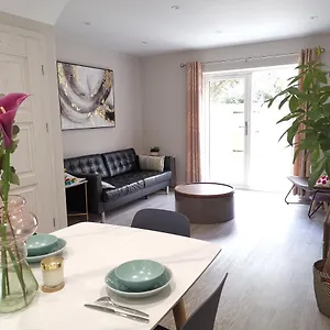 bournemouth-cottage-6mins-from-beach-free-parking.bournemouth-hotels.org/