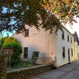 redwood-cottage.cardiffhotelswales.com/